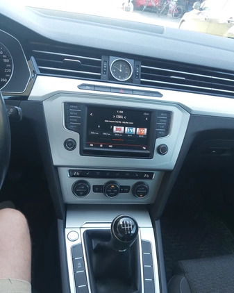 Volkswagen Passat cena 60900 przebieg: 172000, rok produkcji 2015 z Drezdenko małe 154